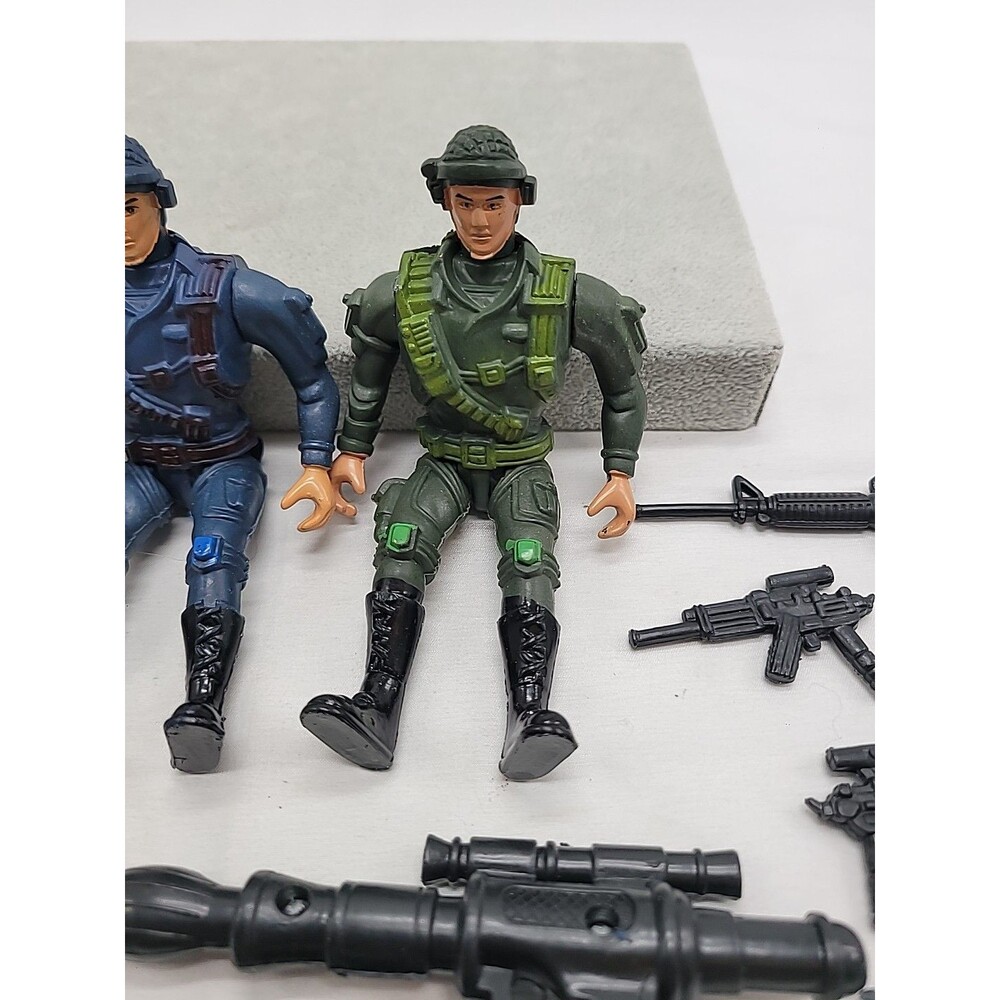 Army Figures lot of 3 - army guys Random Commandos generic joe men + Toy Weapons - Picture 4 of 14